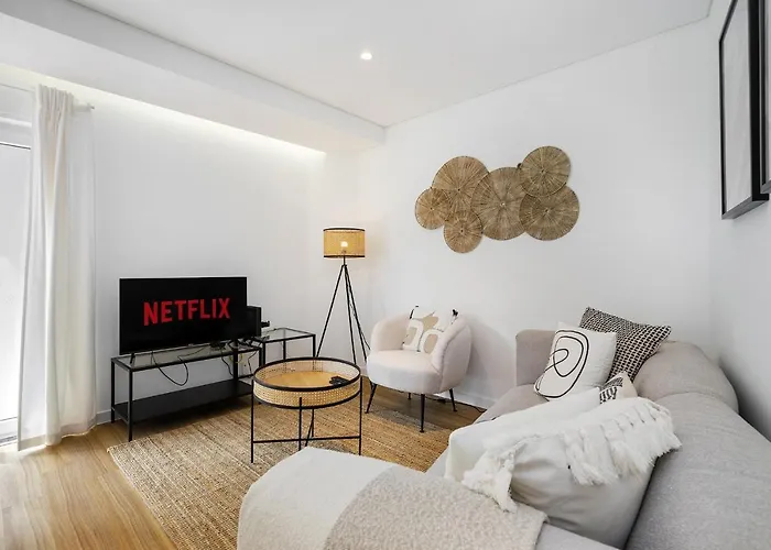 Whome Chic & Stylish Retreat In Estoril\'S Finest Location