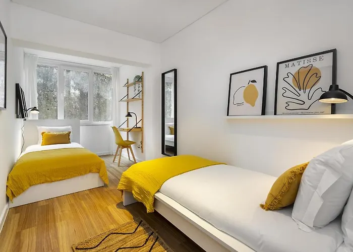 Whome Chic & Stylish Retreat In Estoril\'S Finest Location